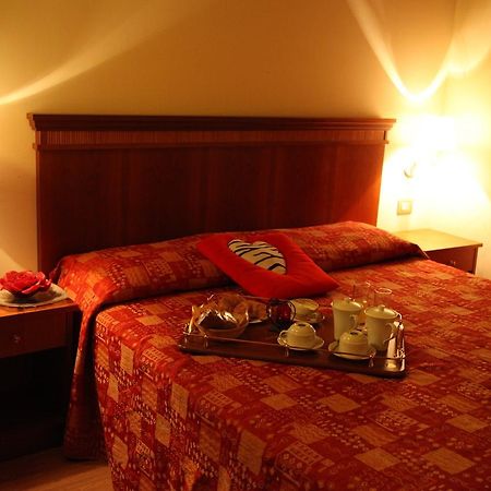 Hotel Il Borghetto Bariano Buitenkant foto