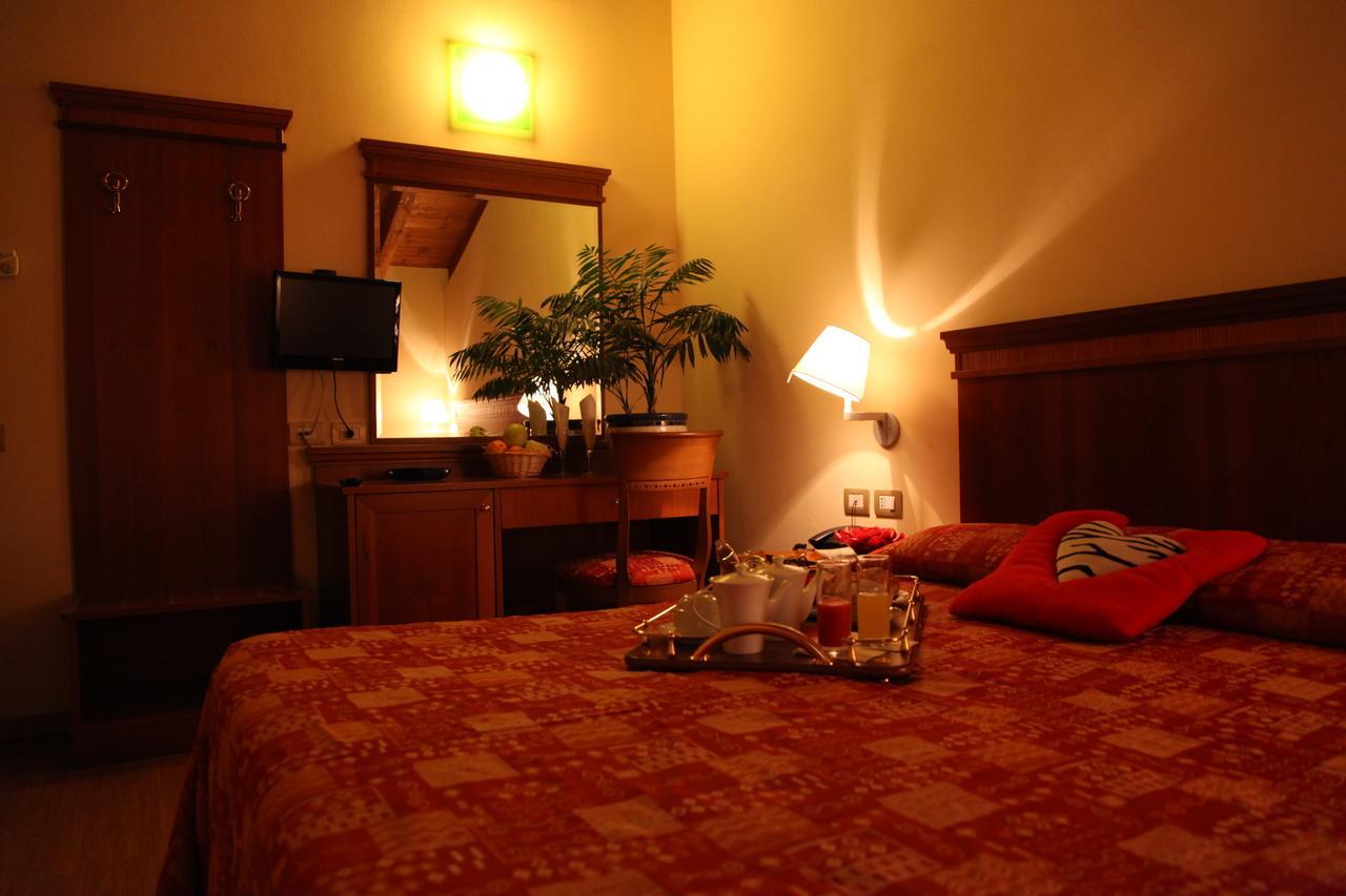 Hotel Il Borghetto Bariano Buitenkant foto