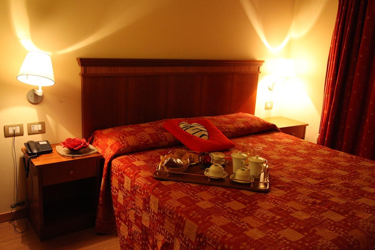 Hotel Il Borghetto Bariano Buitenkant foto