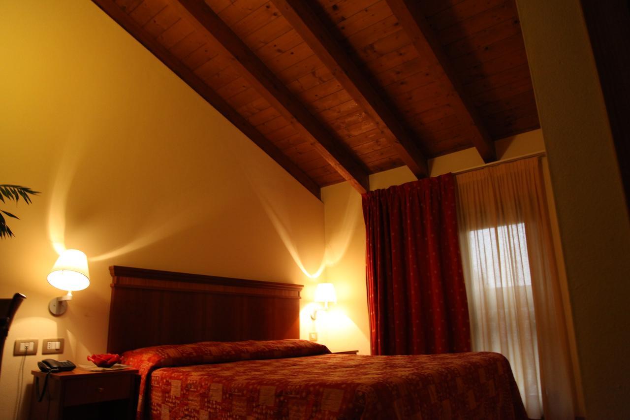 Hotel Il Borghetto Bariano Buitenkant foto