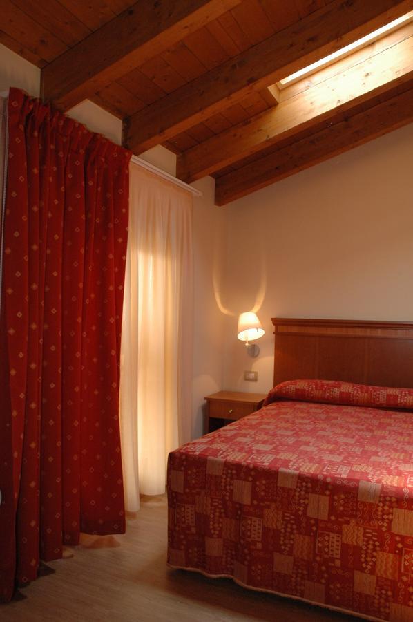 Hotel Il Borghetto Bariano Buitenkant foto