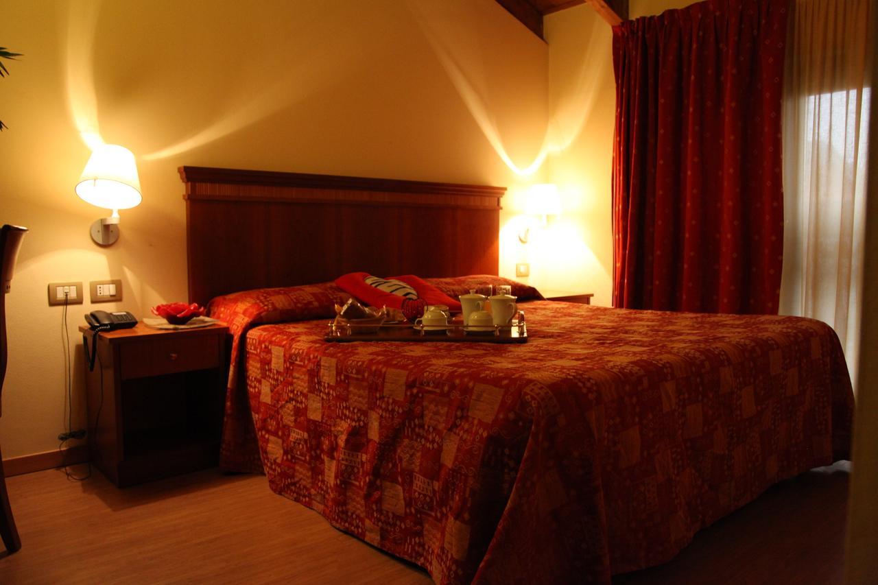 Hotel Il Borghetto Bariano Buitenkant foto