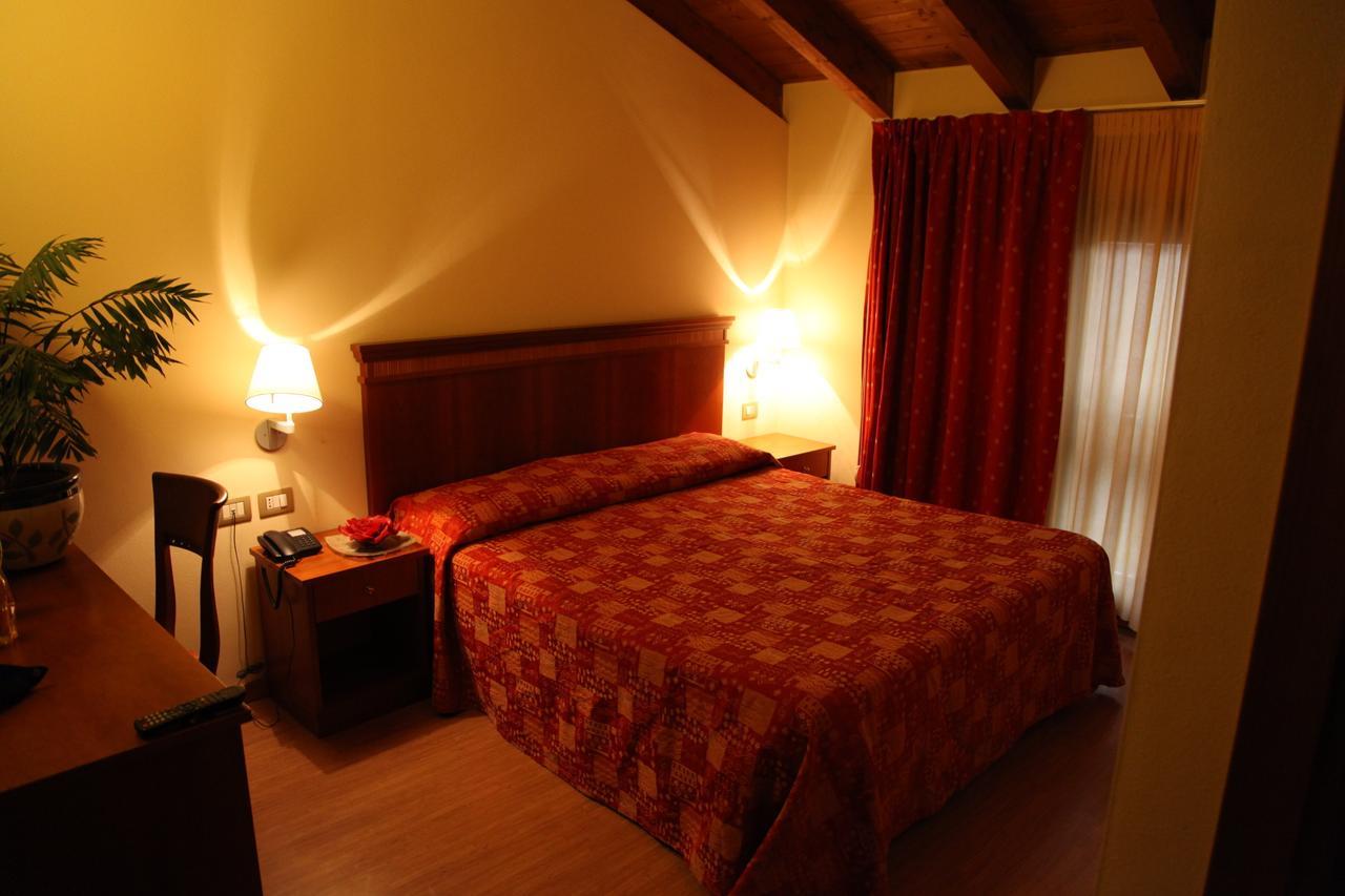 Hotel Il Borghetto Bariano Buitenkant foto
