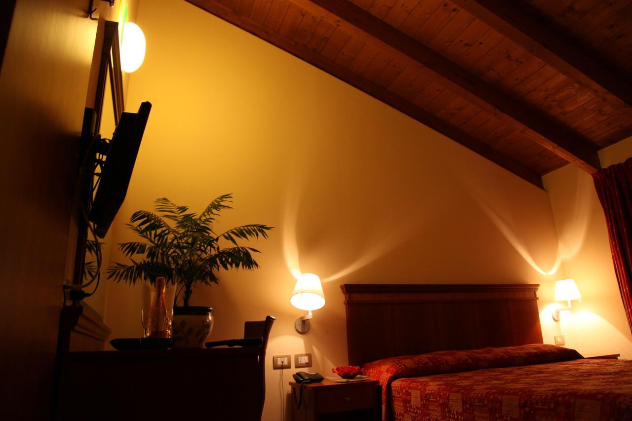 Hotel Il Borghetto Bariano Buitenkant foto